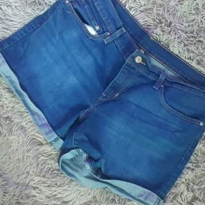 Classic Levi's shorts